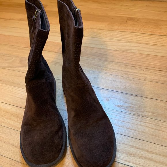 UGG brown suede flat unlined boots, size 7 EUC - Picture 7 of 7